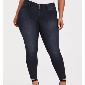 SUPER STRETCH DARK WASH JEGGINGS